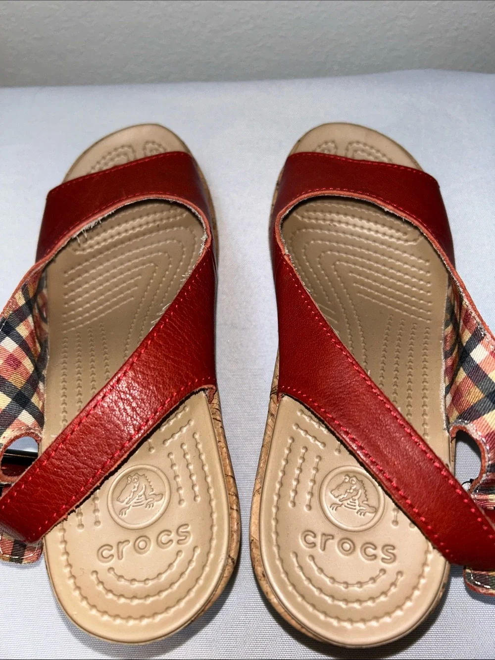 CROCS EUC Leigh Brick Red CorK Wedge Plaid Inside women’s 6